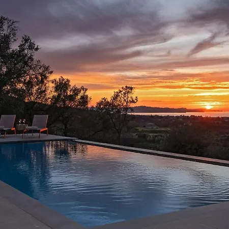 Villa Cocona By Posarellivillas