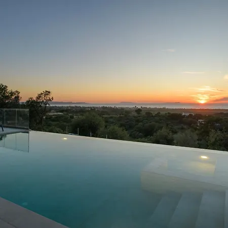 Villa Cocona By Posarellivillas
