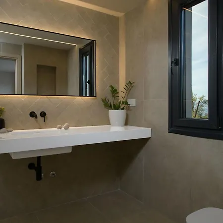Villa Cocona By Posarellivillas
