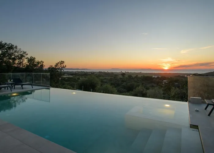 Villa Cocona By Posarellivillas