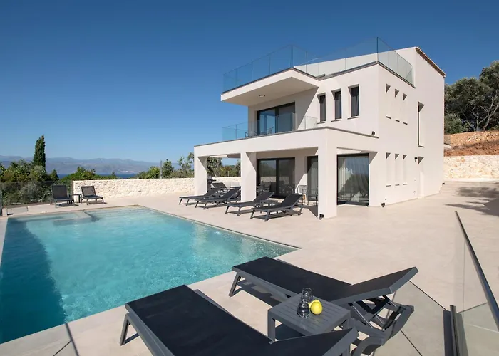 Villa Cocona By Posarellivillas